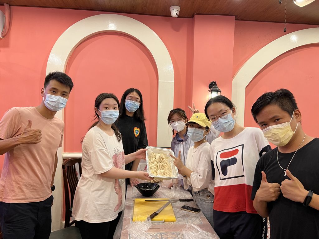 photo-delivering-happiness-to-elderly-3